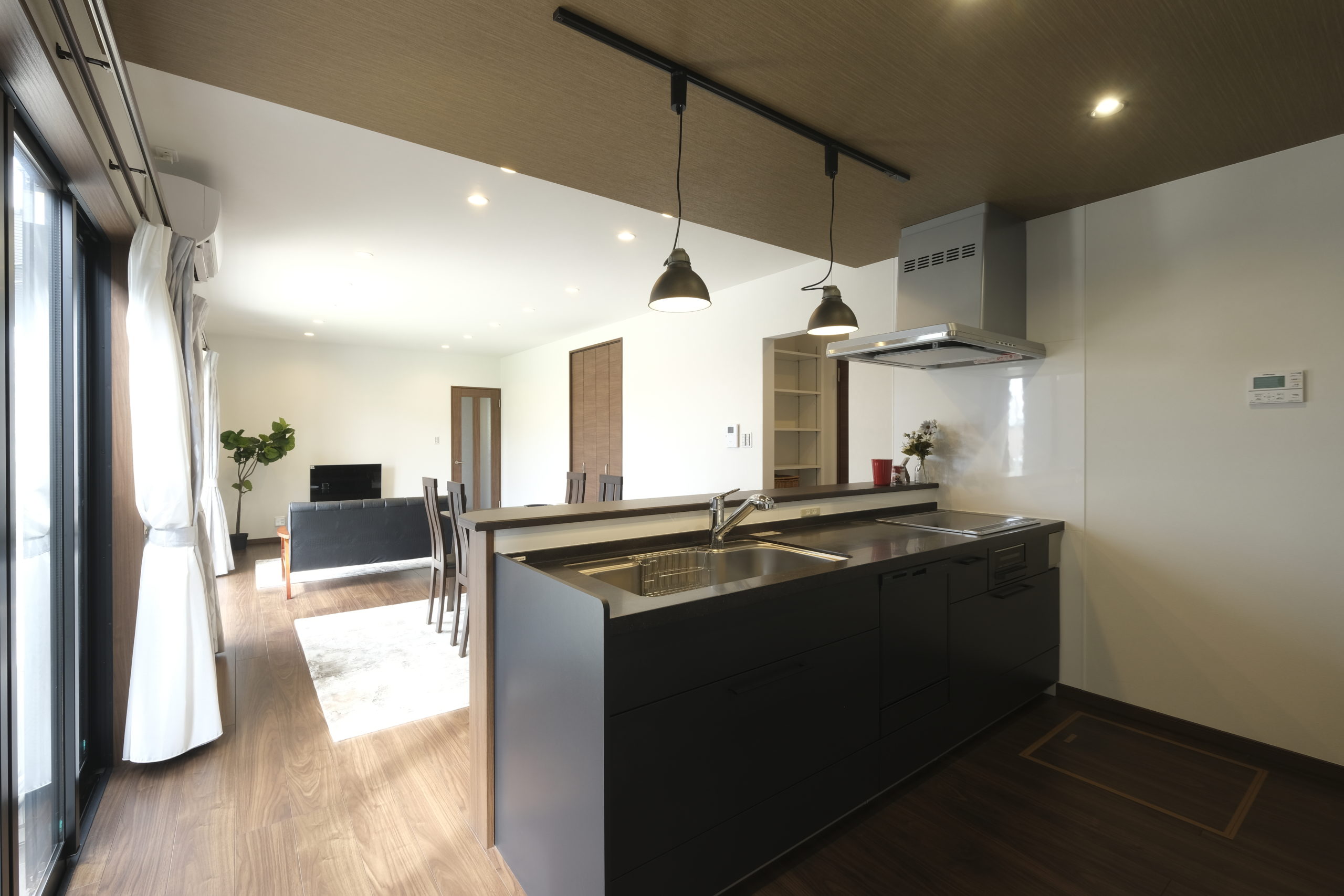 長く住みやすい平屋造りで、つながりを感じる暮らしを。