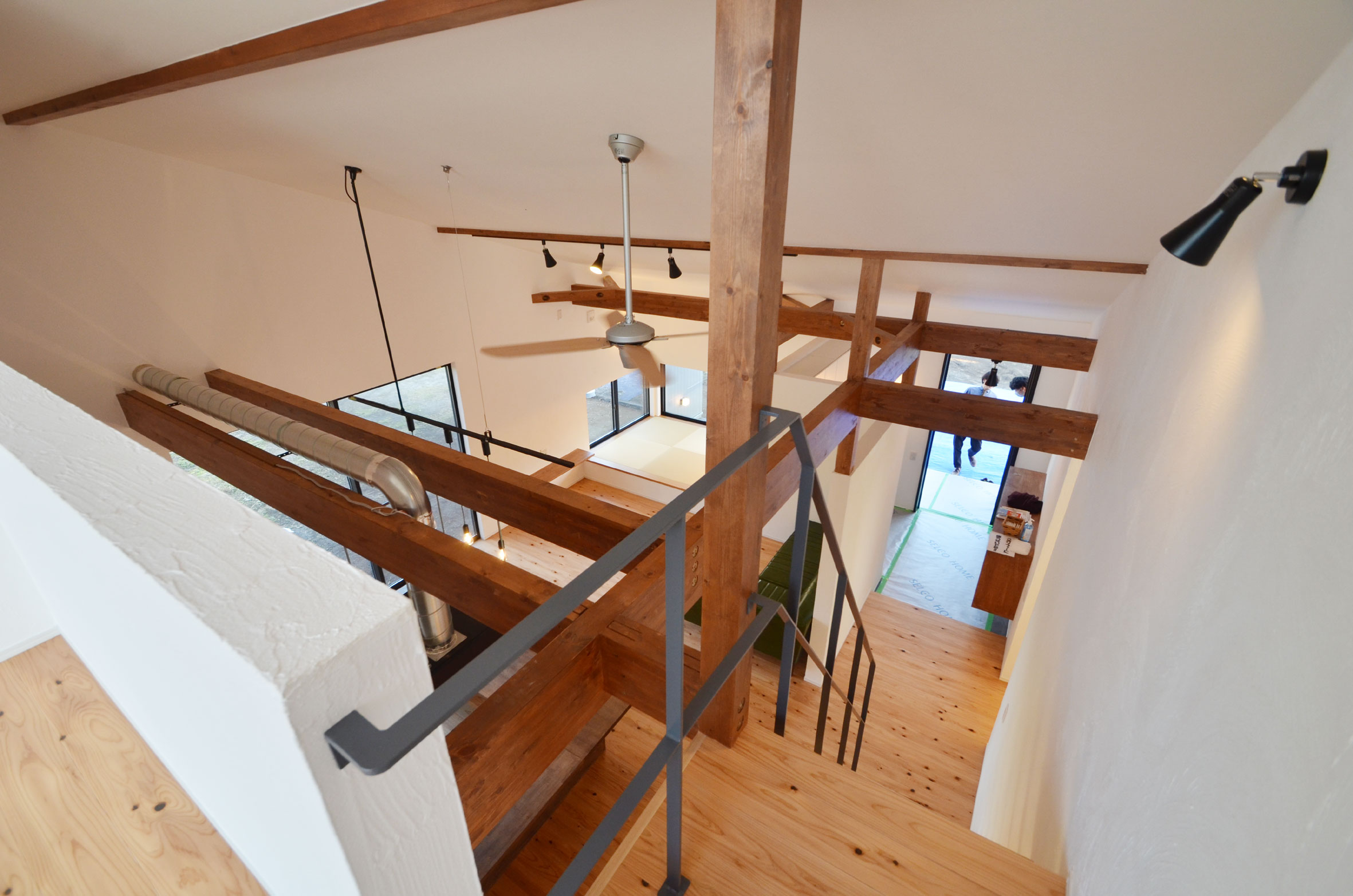 ひとつの箱の中のような一体型の家