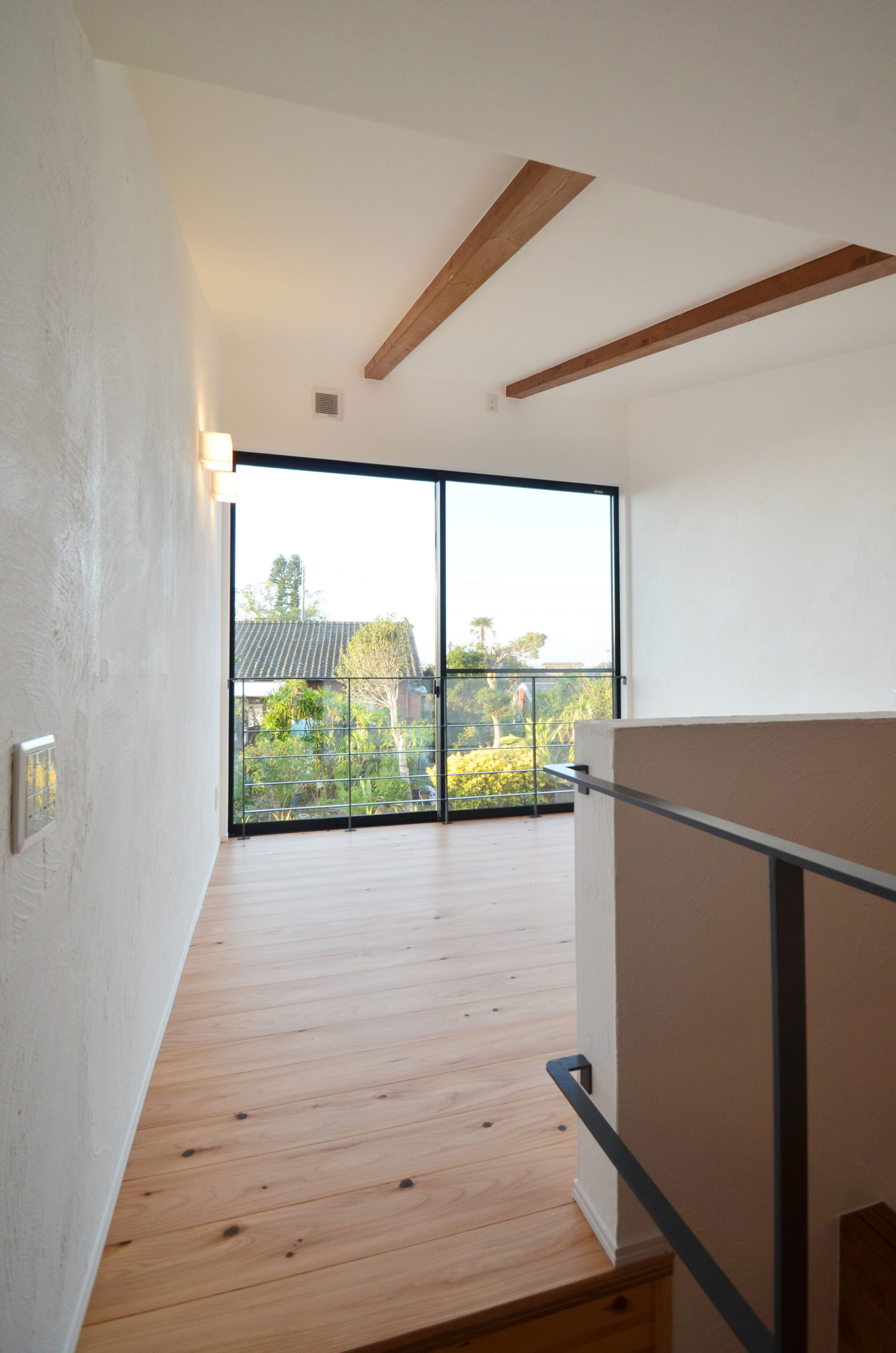 ひとつの箱の中のような一体型の家