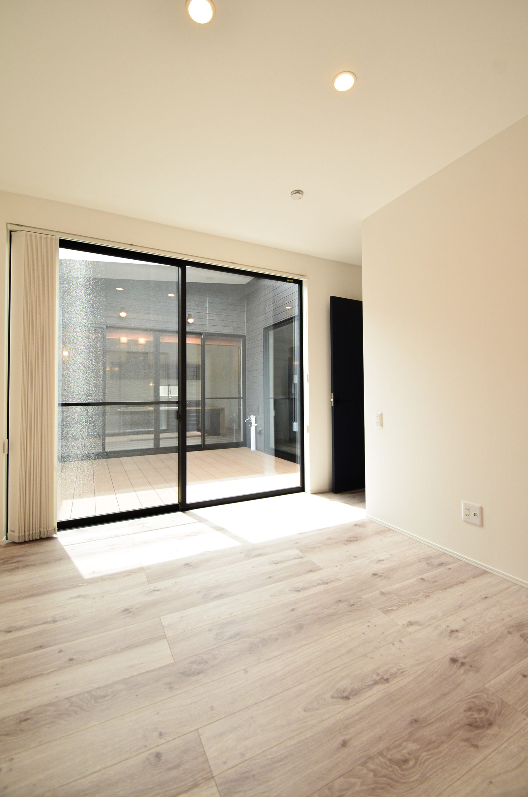 正方形の中庭で、暮らしに彩りを。