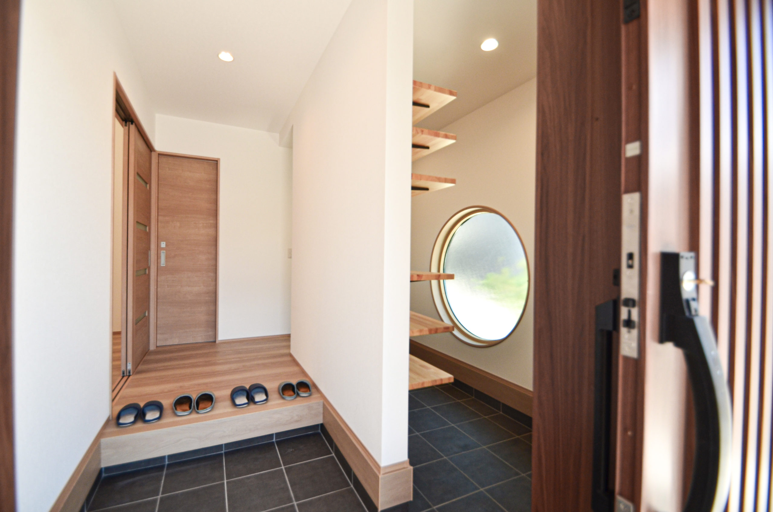 空間と家族を優しく繋ぐ中庭のある平屋の暮らし