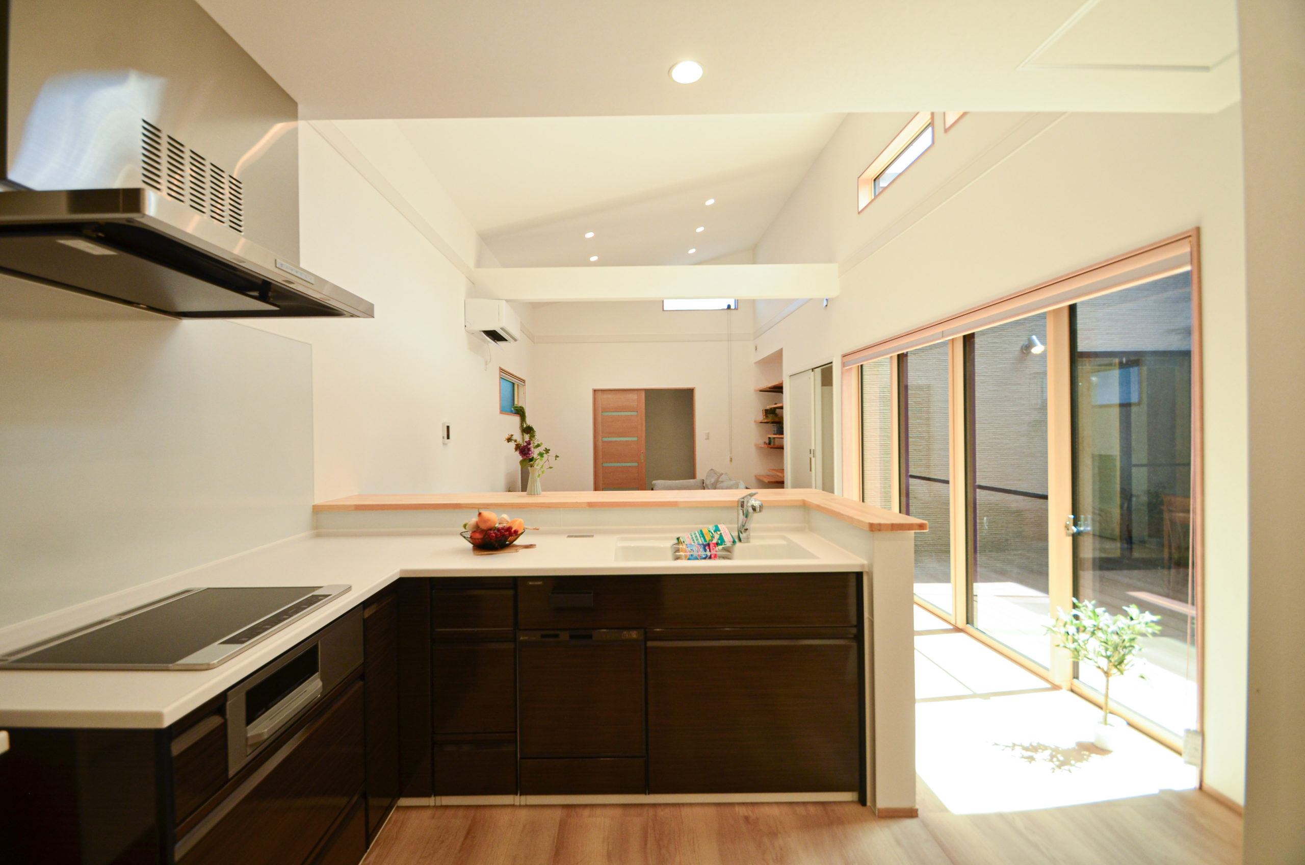 空間と家族を優しく繋ぐ中庭のある平屋の暮らし