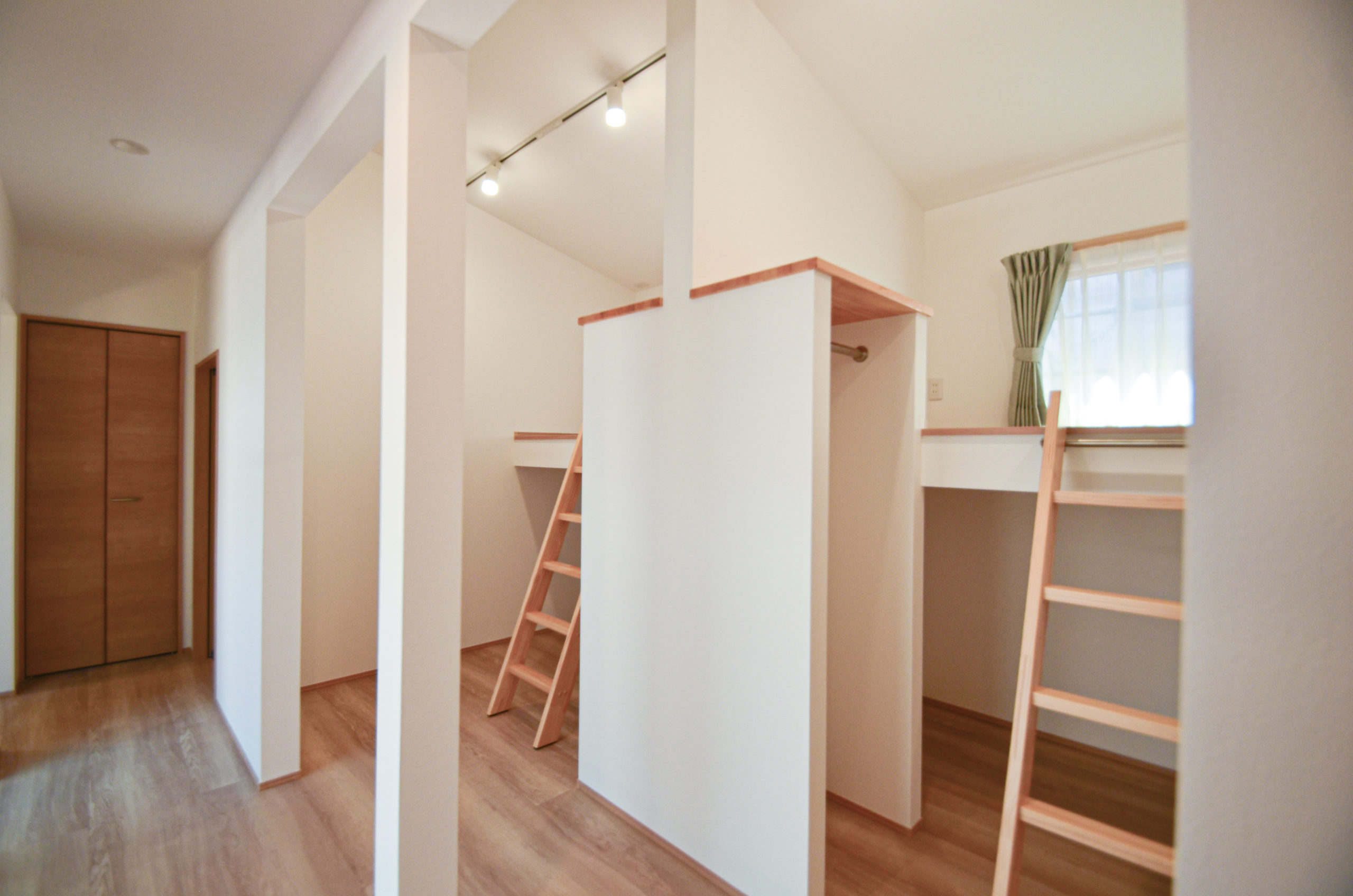 空間と家族を優しく繋ぐ中庭のある平屋の暮らし