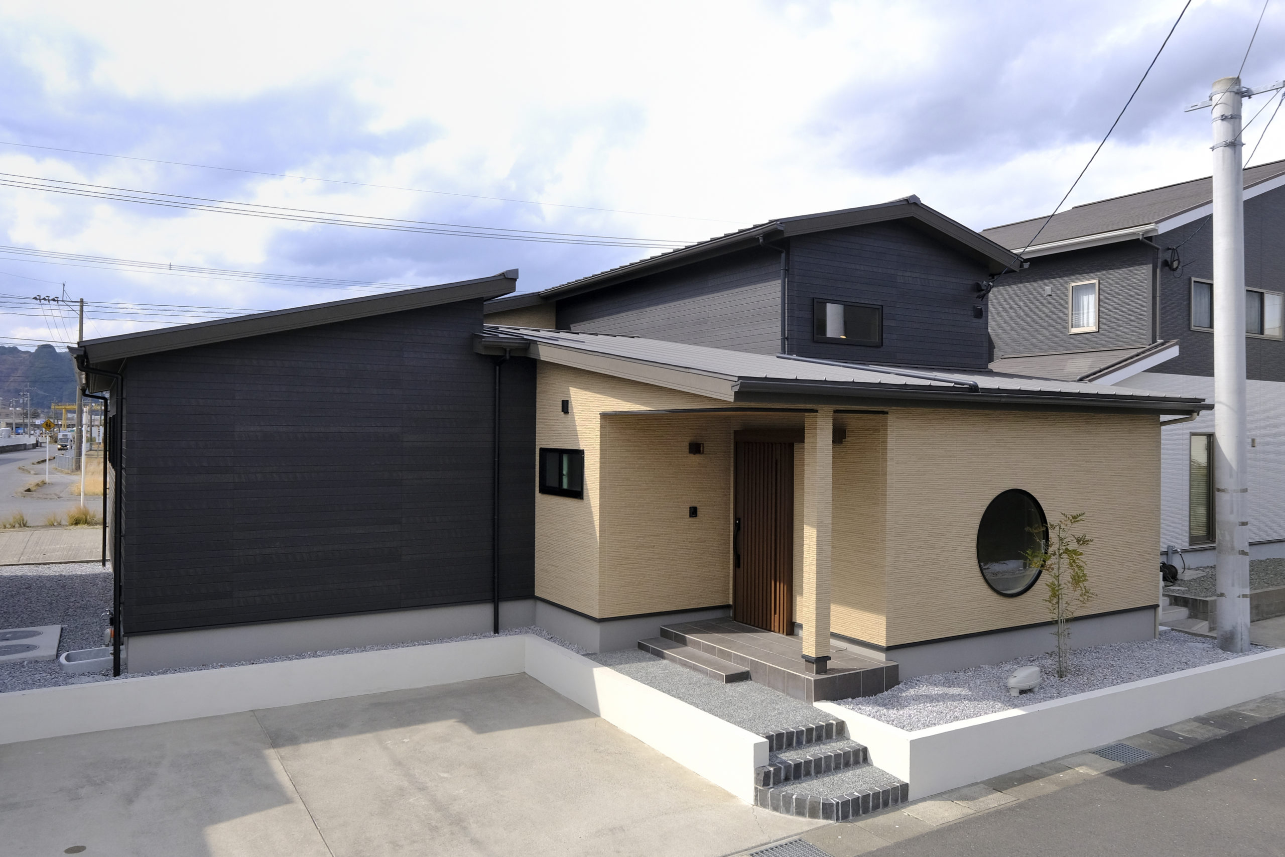 空間と家族を優しく繋ぐ中庭のある平屋の暮らし