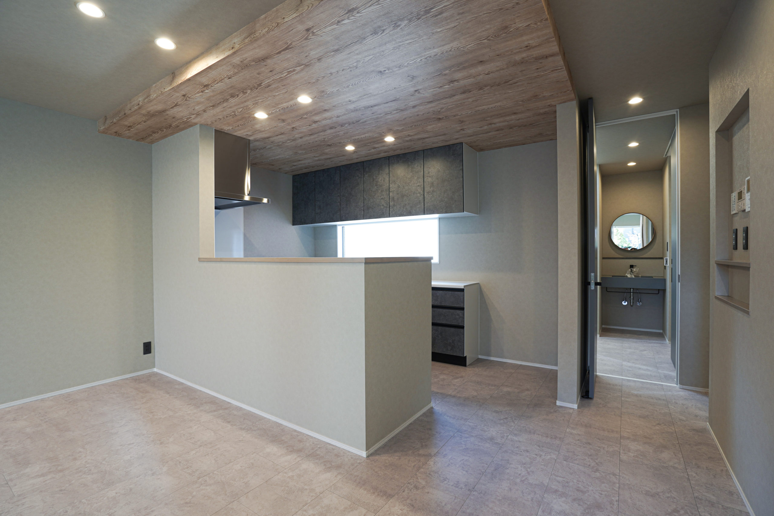 配色と採光にこだわったスタイリッシュな住空間