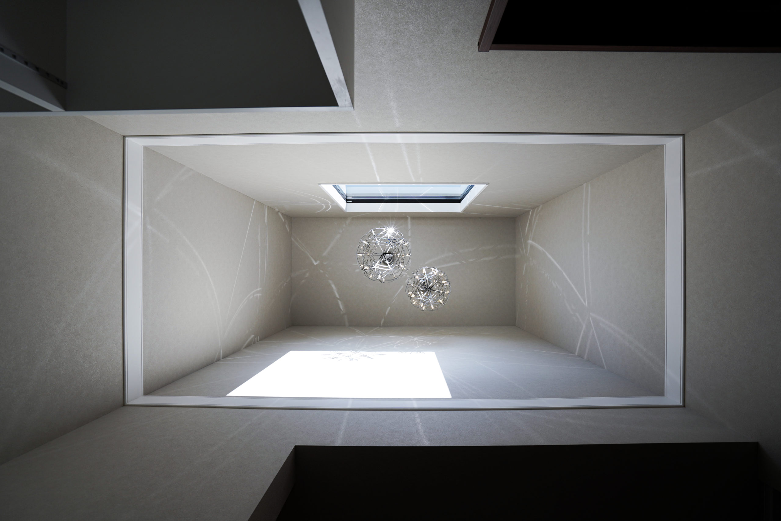 配色と採光にこだわったスタイリッシュな住空間