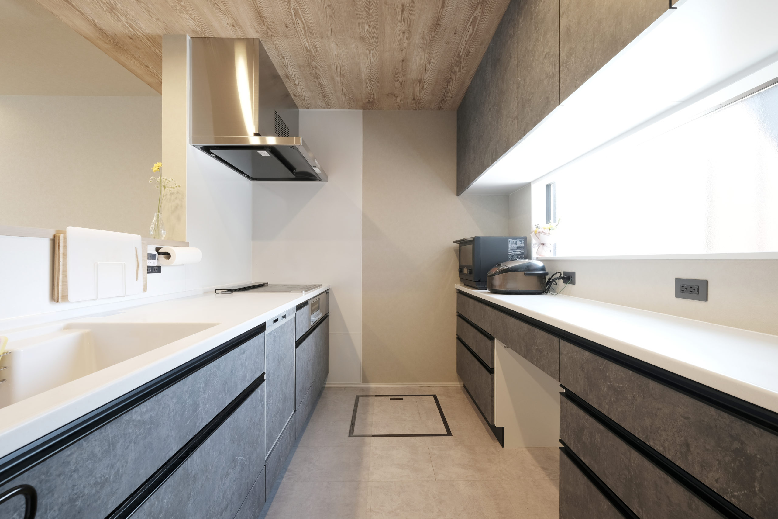 配色と採光にこだわったスタイリッシュな住空間