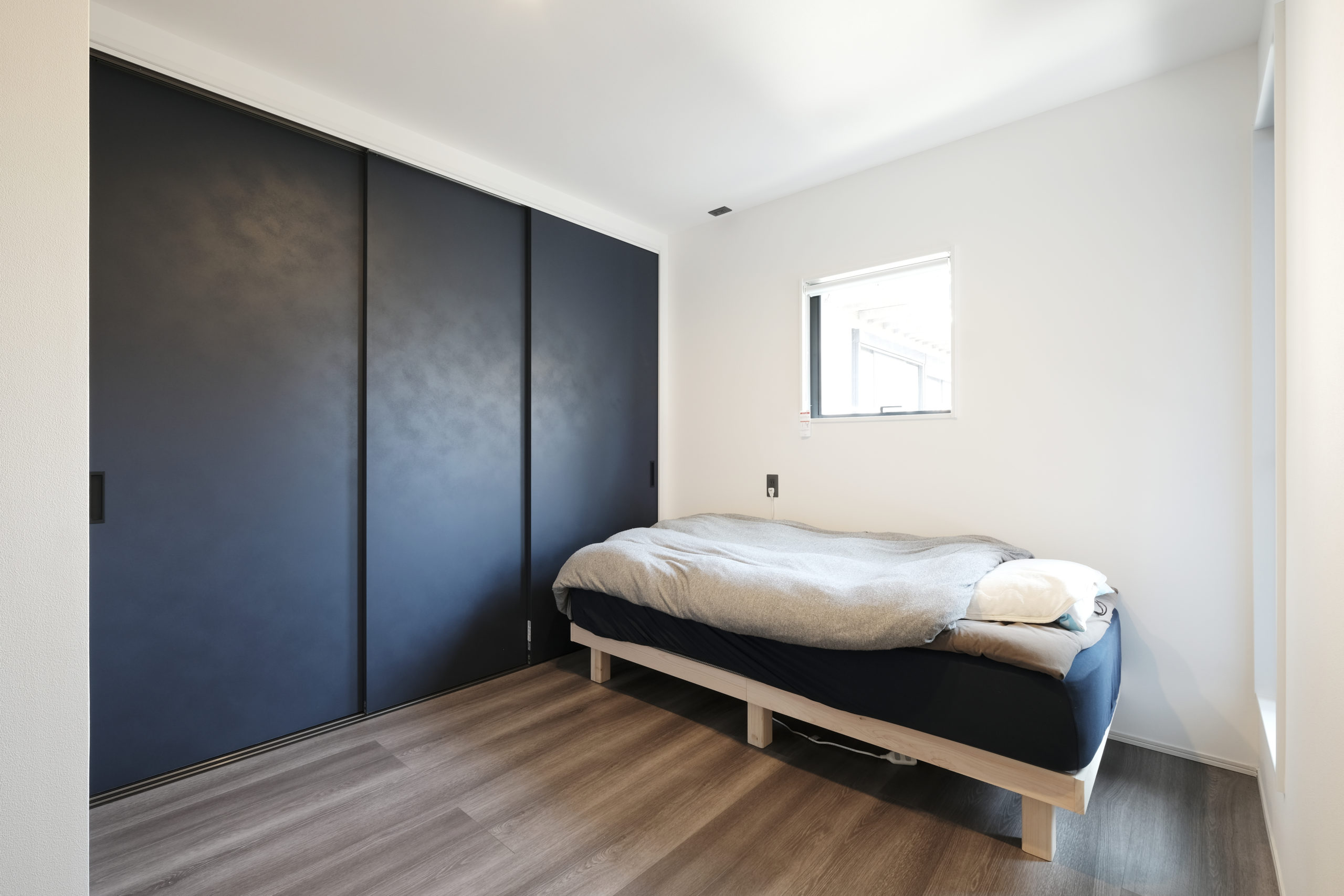 配色と採光にこだわったスタイリッシュな住空間