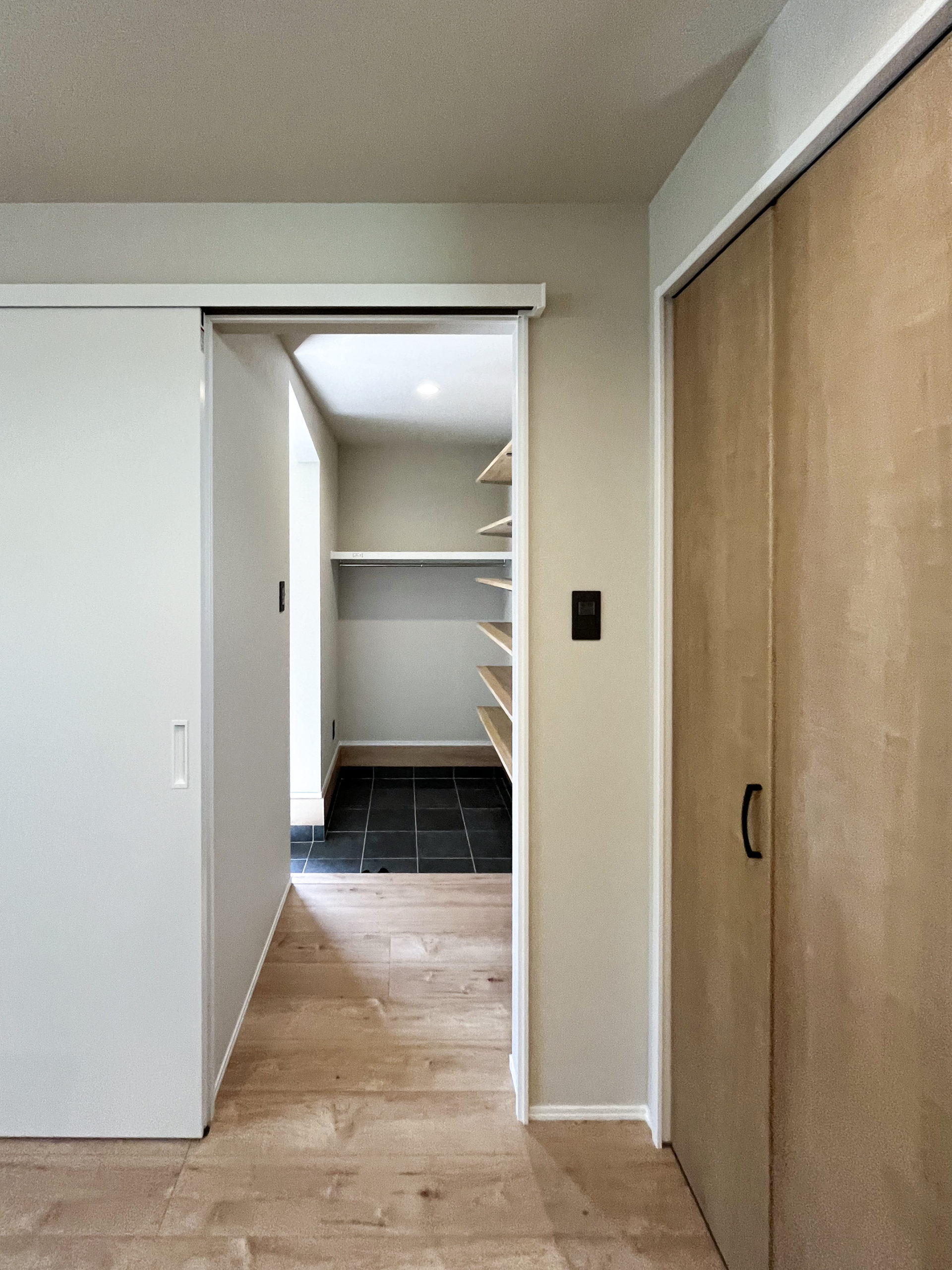 最短の家事動線だけじゃない。住み手のセンスと神配色が光る家