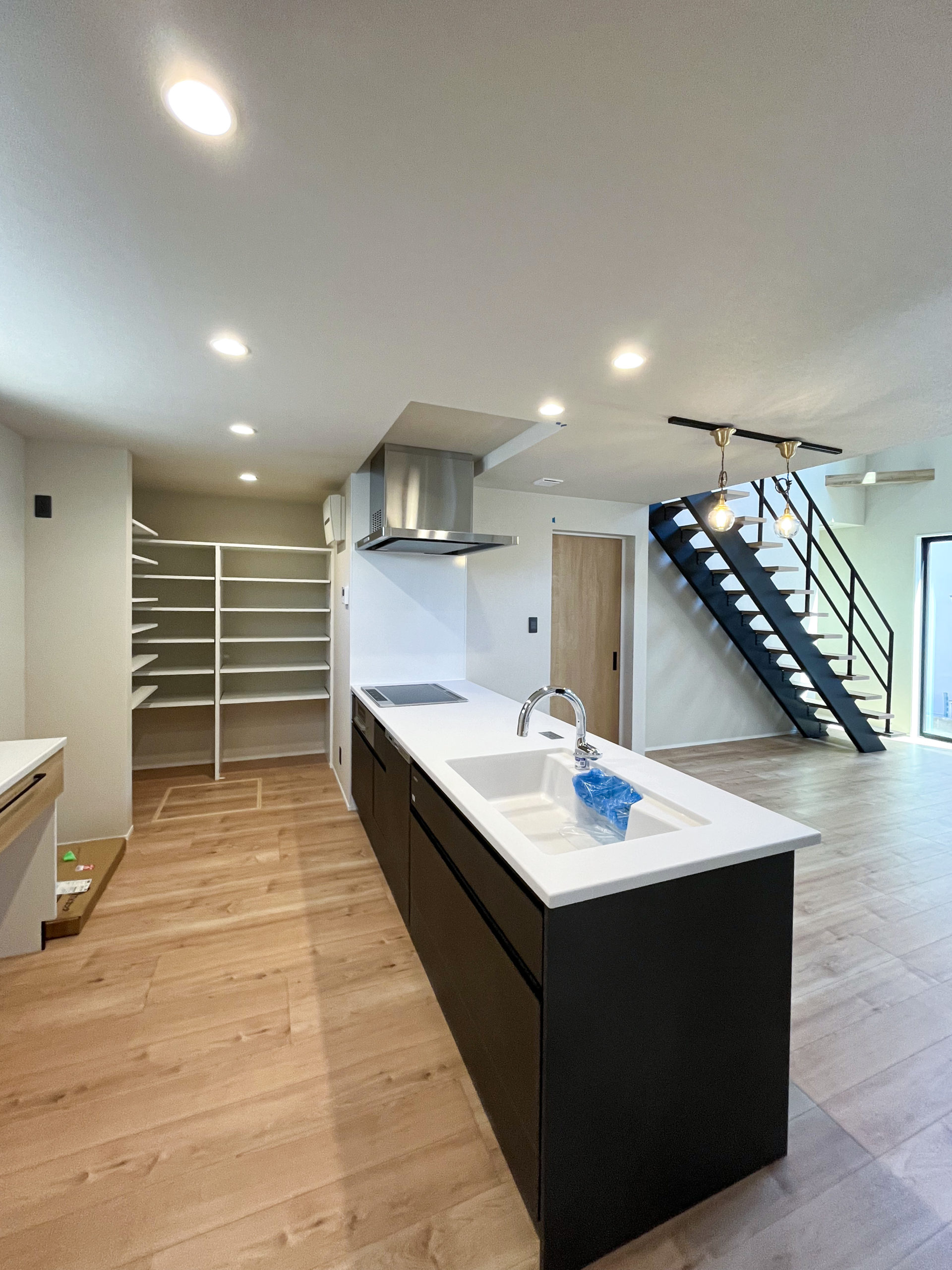 最短の家事動線だけじゃない。住み手のセンスと神配色が光る家