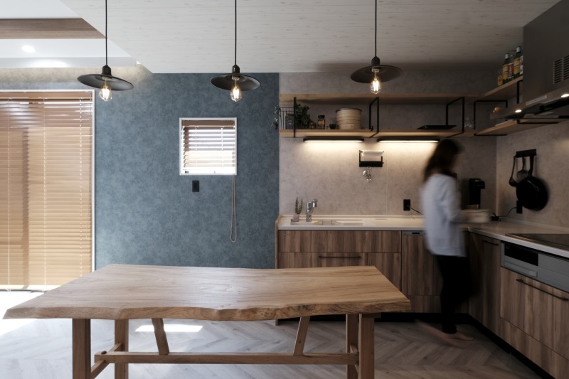 西海岸の風感じる、家事ラク設計の家。