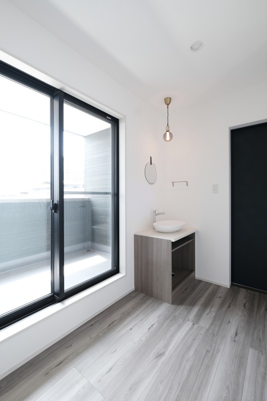 西海岸の風感じる、家事ラク設計の家。